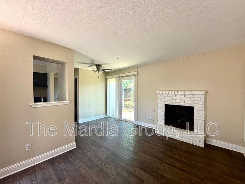 Irving House: 901 Redbird Dr