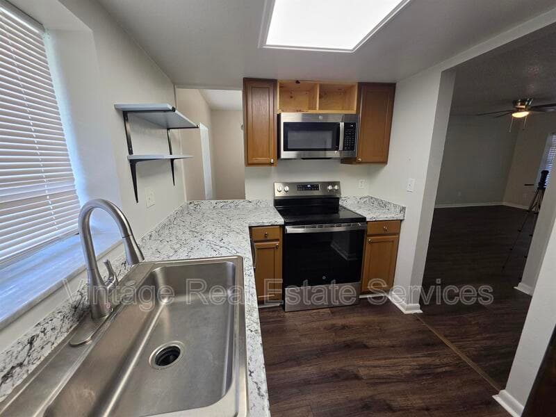 Brandon House: 851 Creekway Ct