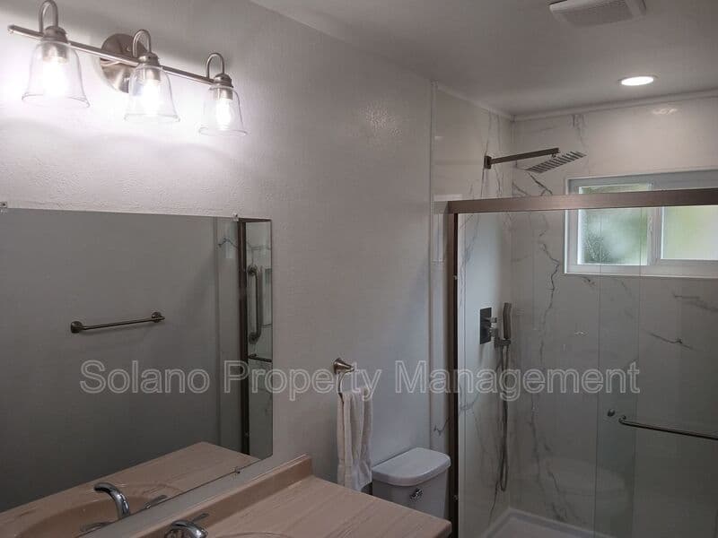 Vallejo House: 400 Mokelumne Drive