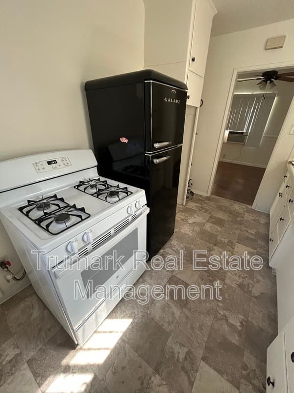 Los Angeles Condo: 3737 Los Feliz Blvd