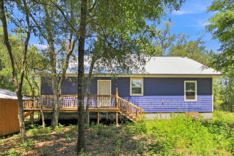 Williston House: 11330 NE 66th Lane