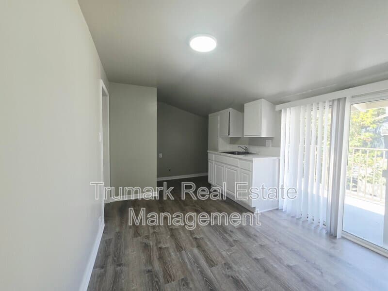 Glendale House: 433 W Garfield Ave