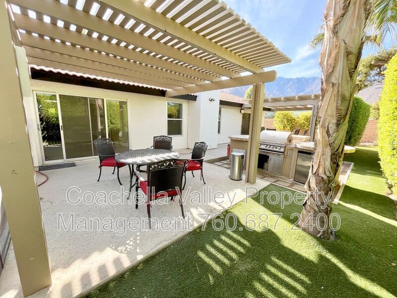 Palm Springs House: 372 W Dominguez Rd