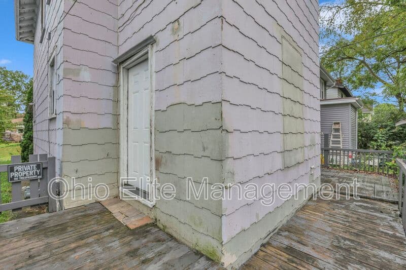 Columbus House: 243 N Wayne Ave