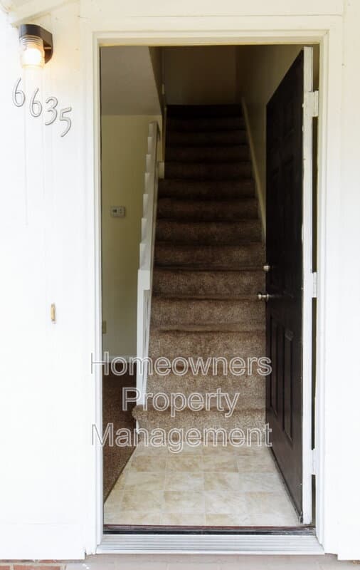 Fayetteville House: 6635 Abbey Ln