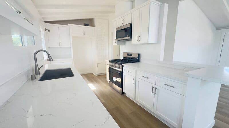 Glendora House: 1254 E Ada Ave