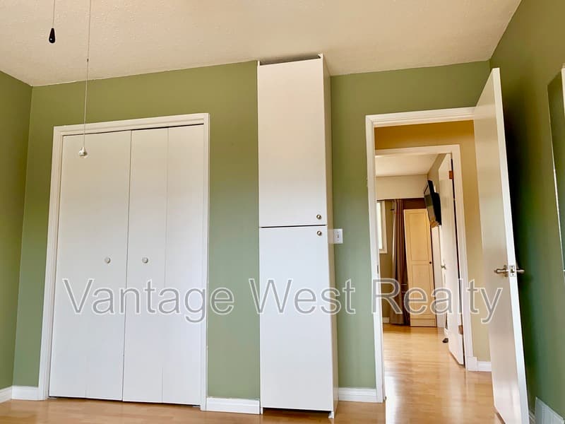 Kelowna House: 2677a Springfield Rd