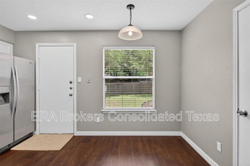 Austin House: 7601 Windrush Dr