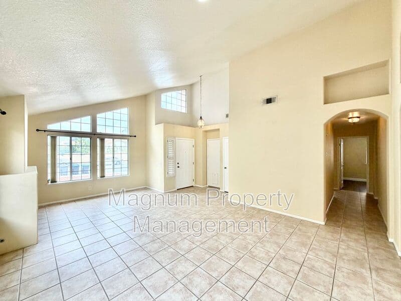 Murrieta House: 25167 Parkcrest Dr