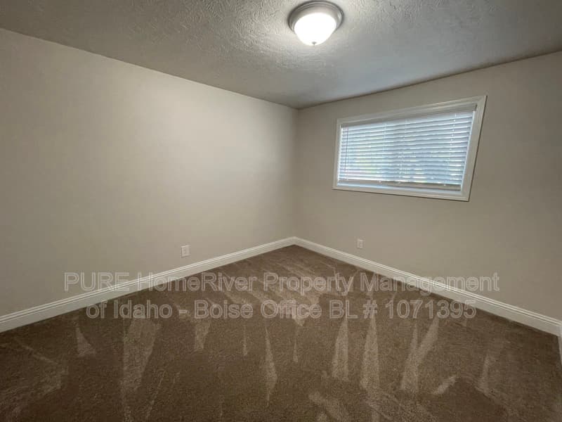 Caldwell Townhome: 102 N Homedale Ave