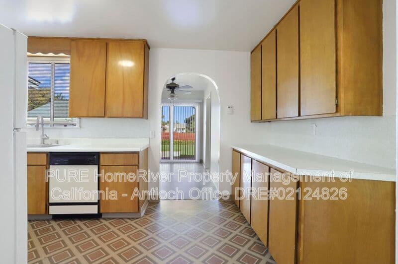 Antioch House: 322 W. Madill Street