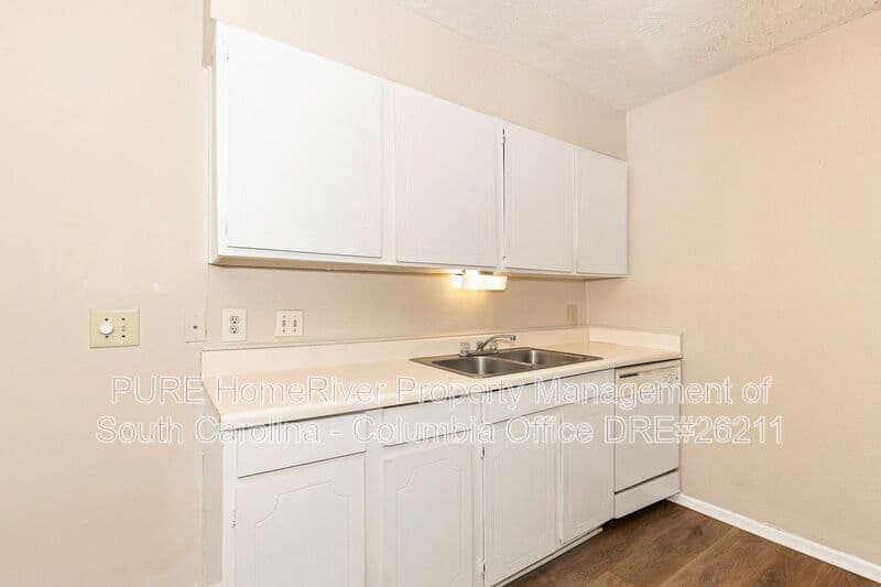 Columbia Condo: 1002 Old Manor Rd
