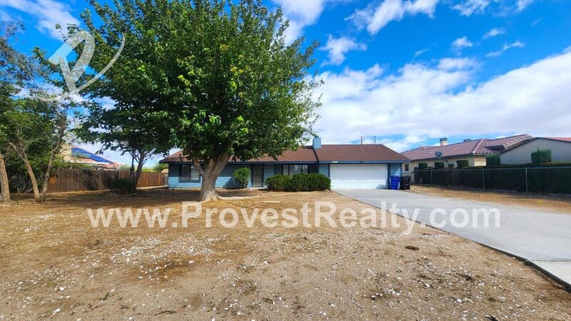 Victorville House: 13269 Llano Rd