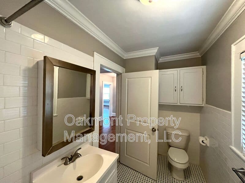 Fayetteville House: 105 Peachtree Street