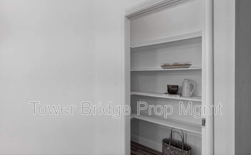 Fair Oaks House: 3937 Orangewood Dr
