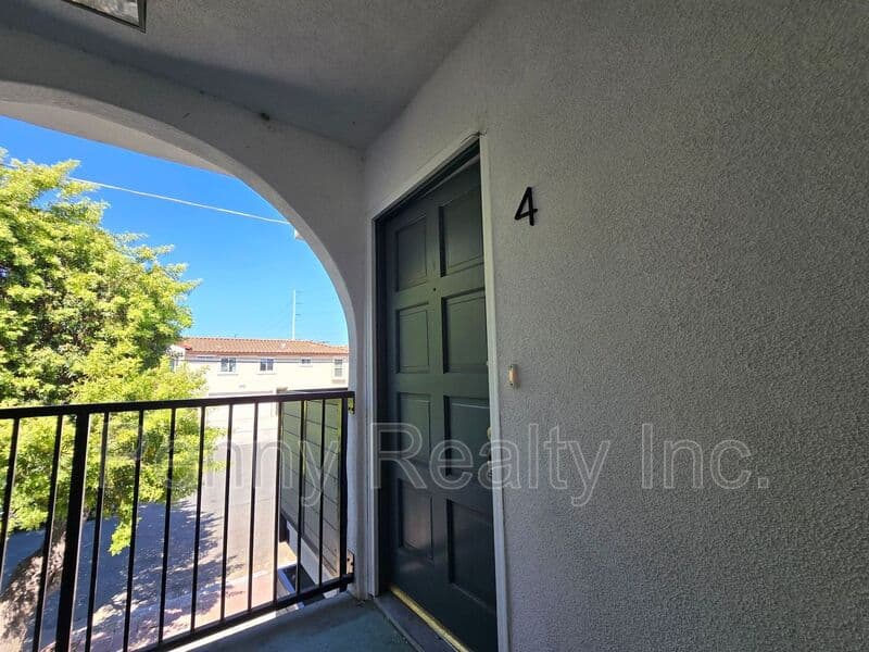 San Diego Condo: 2861 Polk Ave.