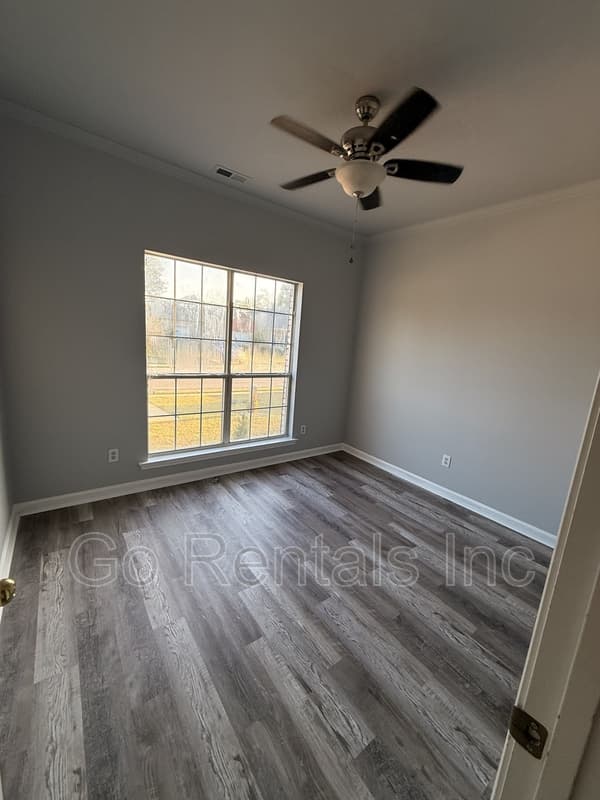 Calera House: 975 McAllister Drive