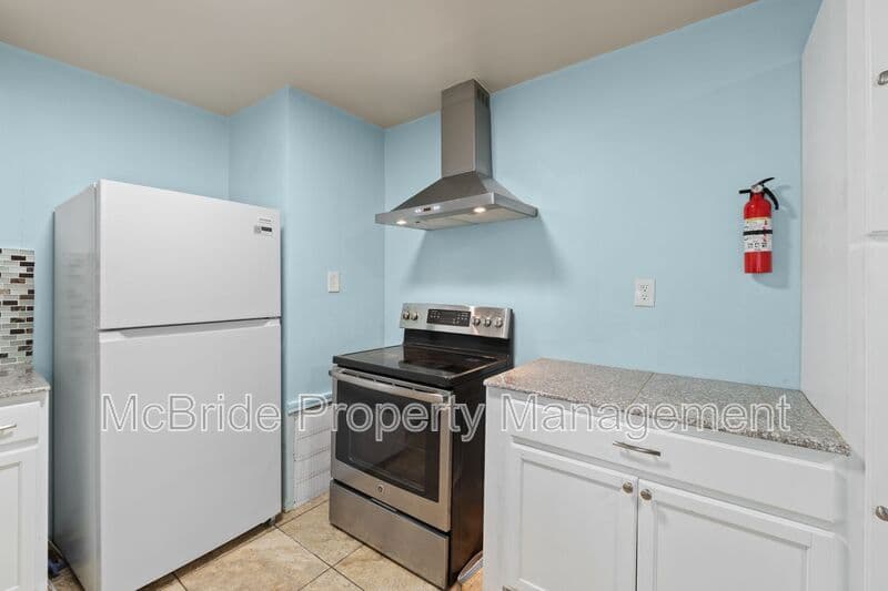 Augusta House: 2325 Cadden Road