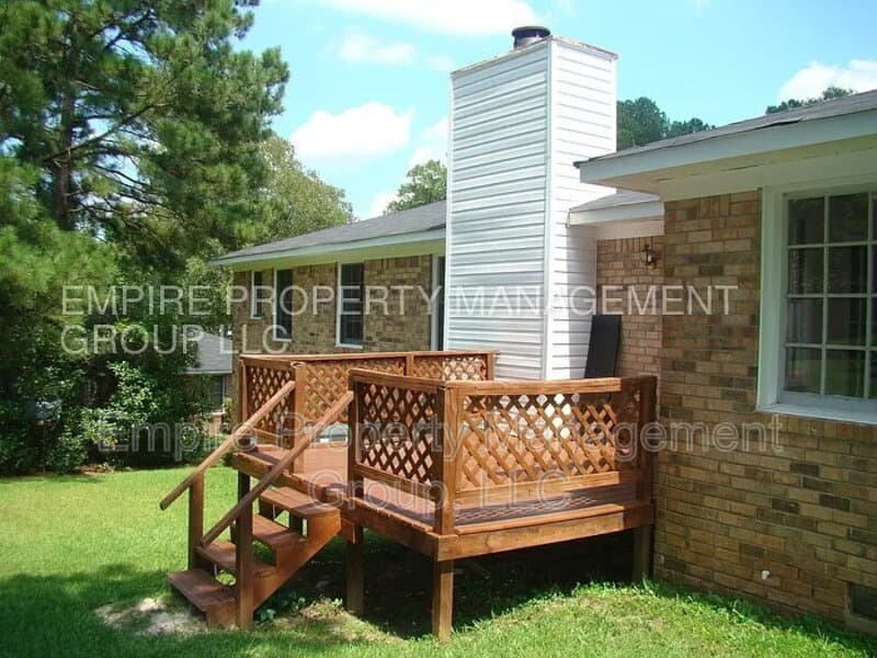 Columbia House: 113 Buckskin Ct