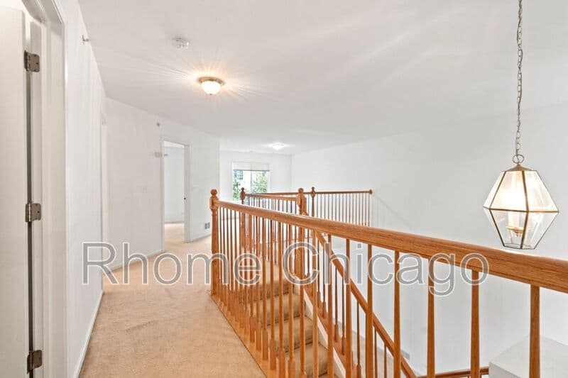 Hoffman Estates House: 6087 Halloran