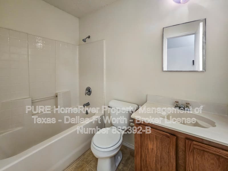 Arlington House: 8011 Mosstree Dr