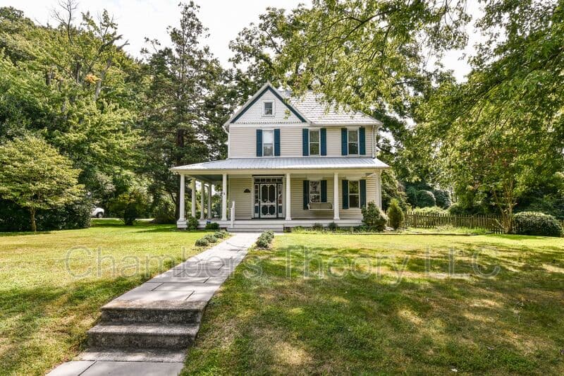 Dunn Loring House: 2415 Sandburg St