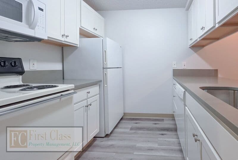PORTLAND Condo: 3648 SW BEAVERTON HILLSDALE HWY