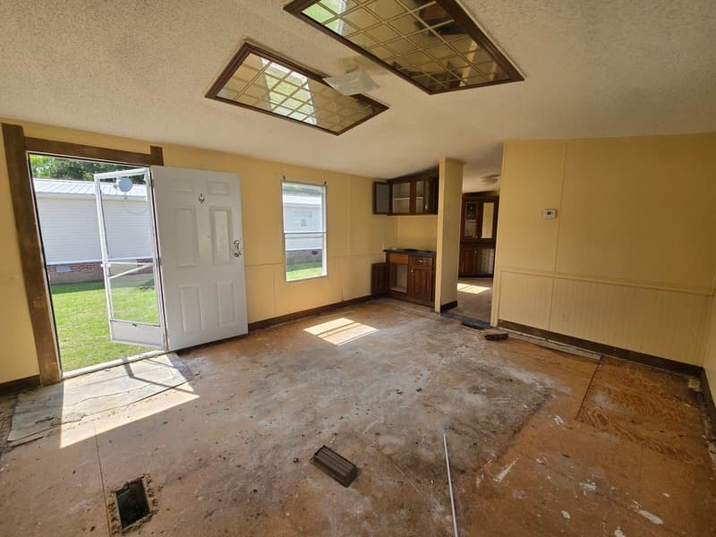 Fayetteville House: 2115 Cattail Cir