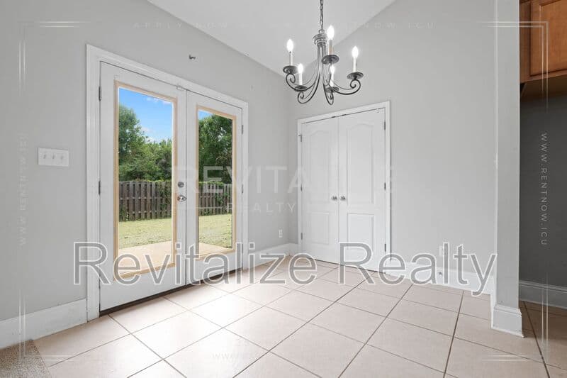 Daphne House: 11070 Courtland Court
