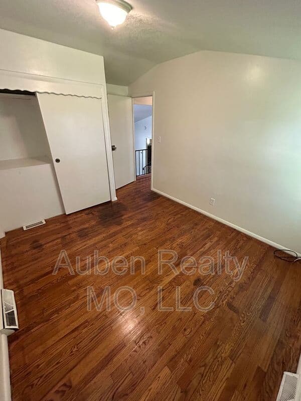 Kansas City House: 11301 Herrick Avenue