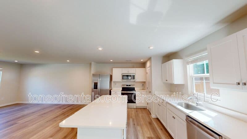 Greenville House: 848 Throckmorton Ct.