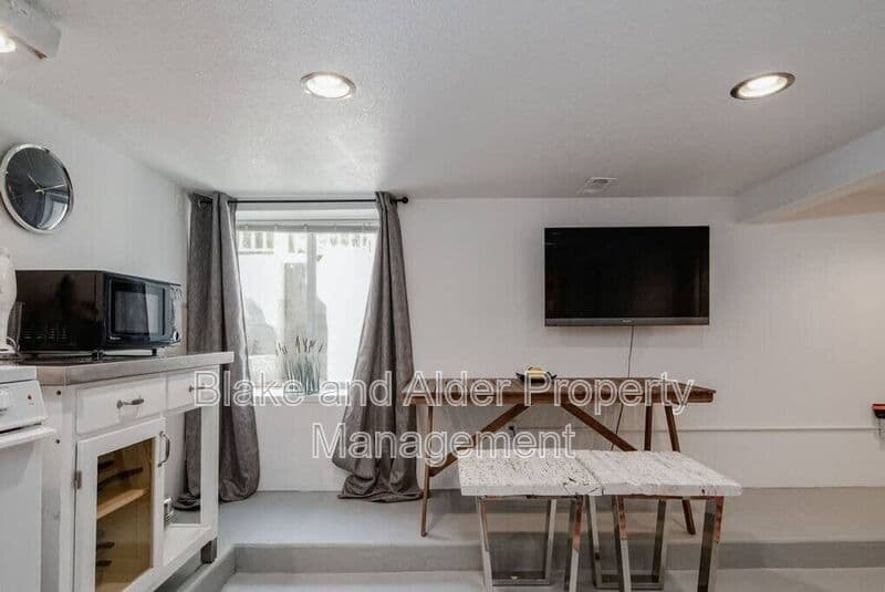 Portland House: 5936 SW 30th Ave