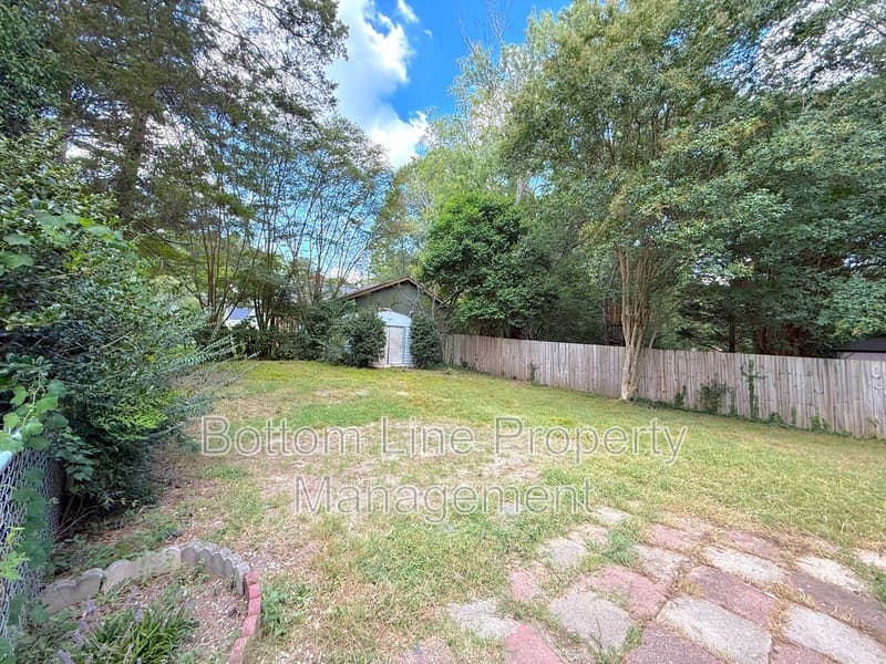 Charlotte House: 5301 Rolling Oak Ln