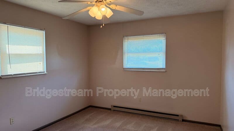 Germantown House: 40 Candlewood Ct
