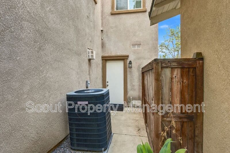 Temecula House: 40099 Annapolis Drive