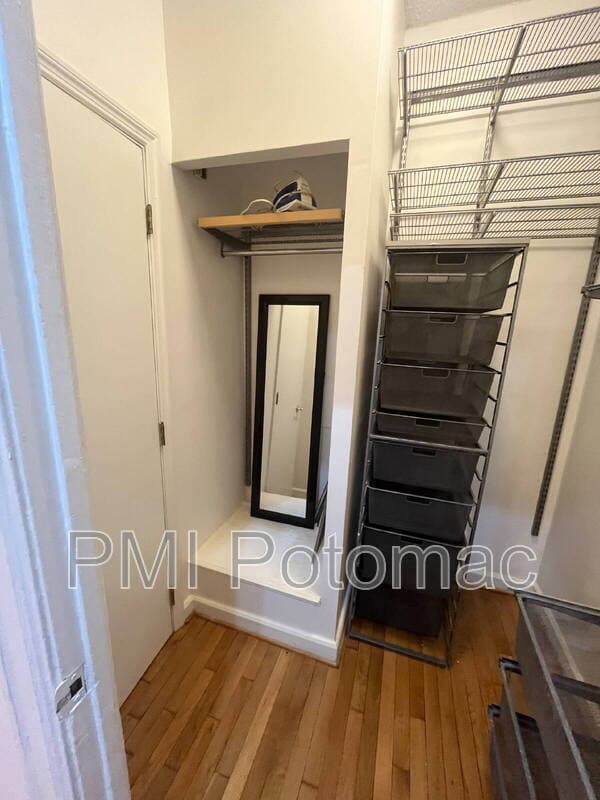 Washington Condo: 1401 Columbia Rd NW