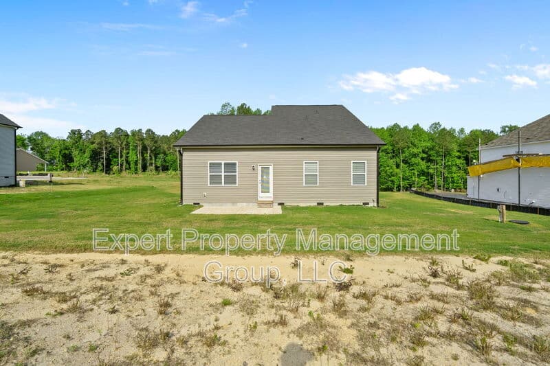Four Oaks House: 482 Olivia Crossing Court