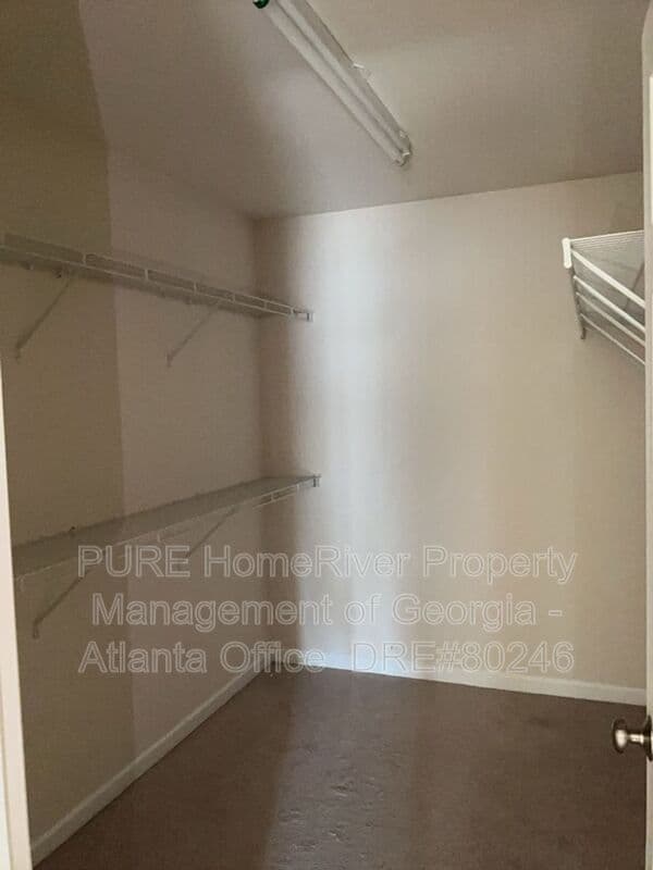Kennesaw House: 1624 Hemburg Trce NW