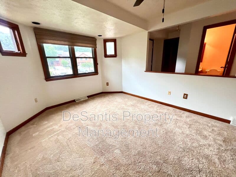 Moon Twp Townhome: 1256 Queens Drive