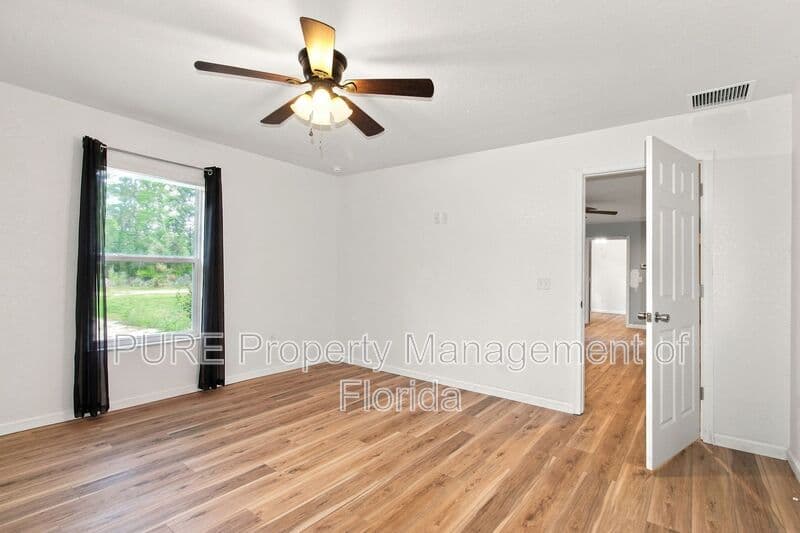 Williston House: 11330 NE 66th Lane