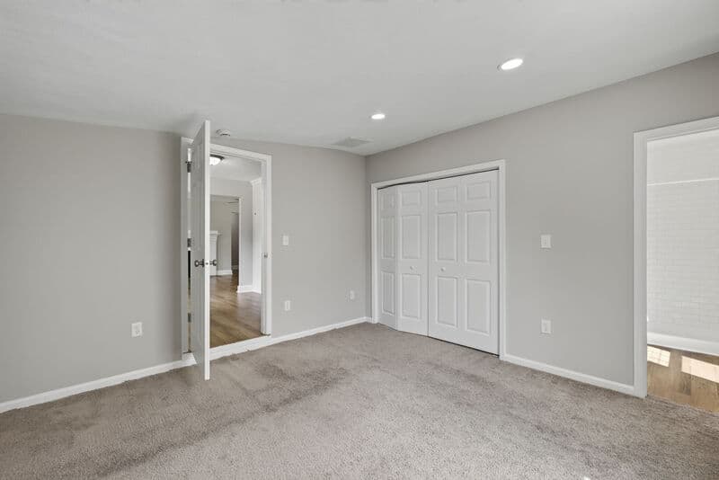Portsmouth House: 31 Greenbrier Rd