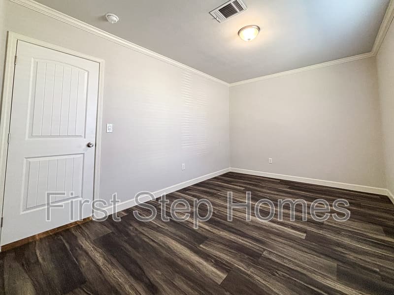 Tyler House: 407 Marco St