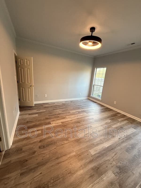 Calera House: 975 McAllister Drive