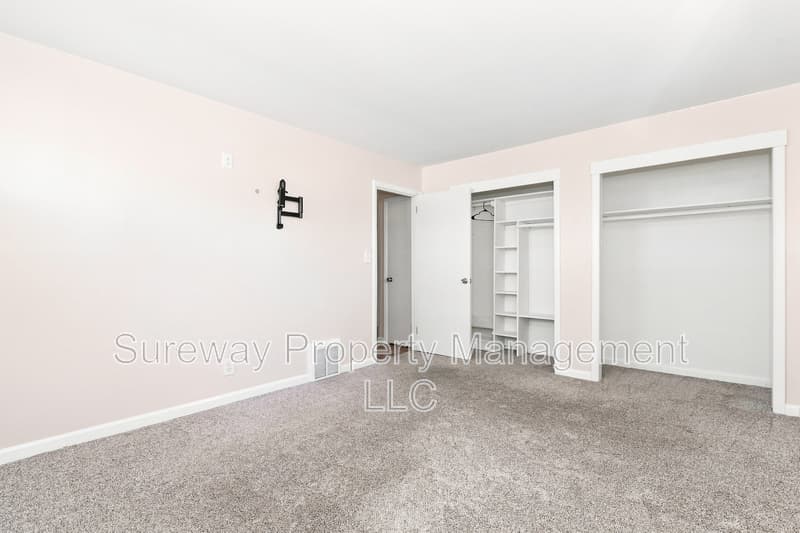 Mount Holly House: 213 Cardinal Lane