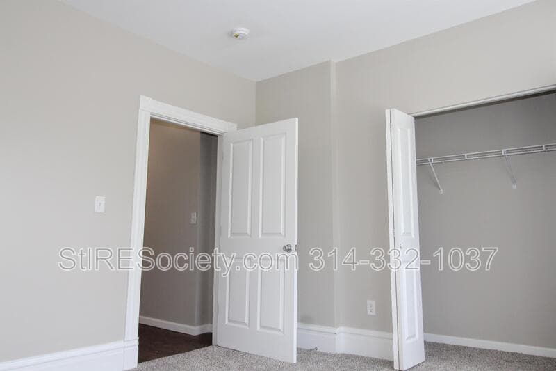 St. Louis Condo: 7615 S. Broadway #2F