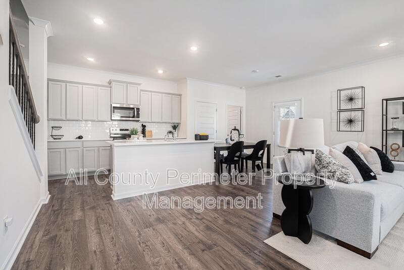 Loganville House: 607 Silver Moon Drive