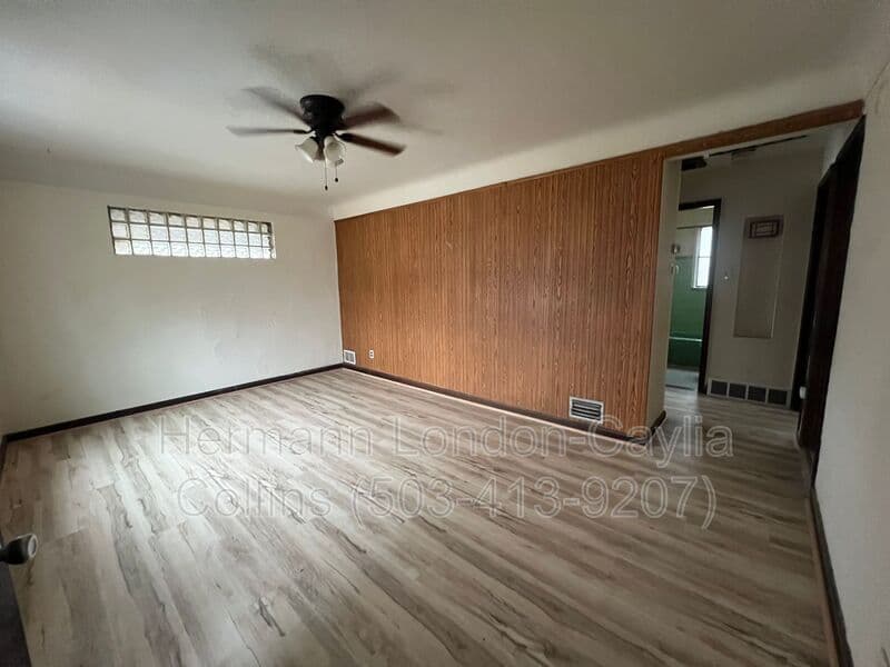Saint Louis House: 5657 Sunbury Ave