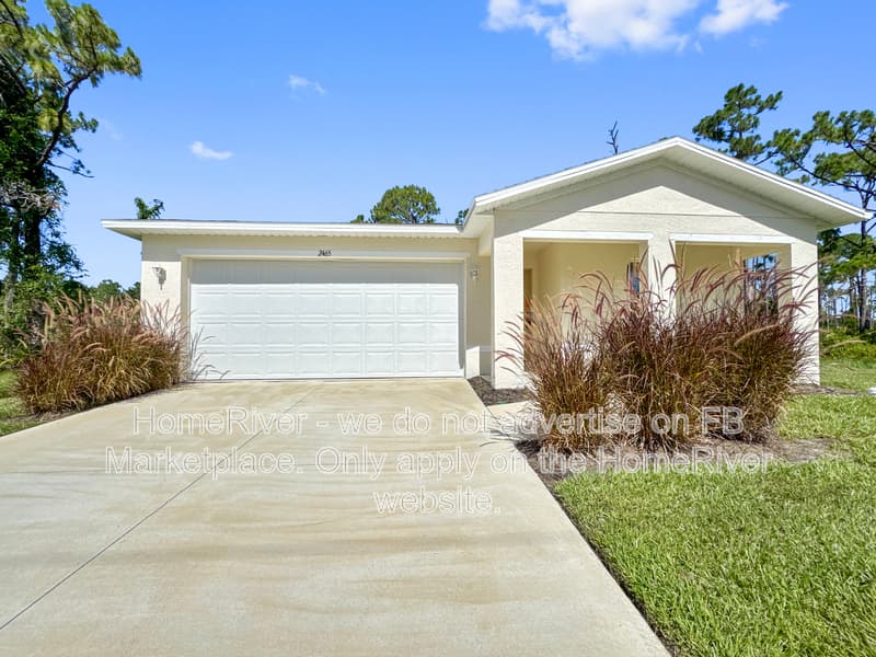 Port Charlotte House: 2465 Crockett St