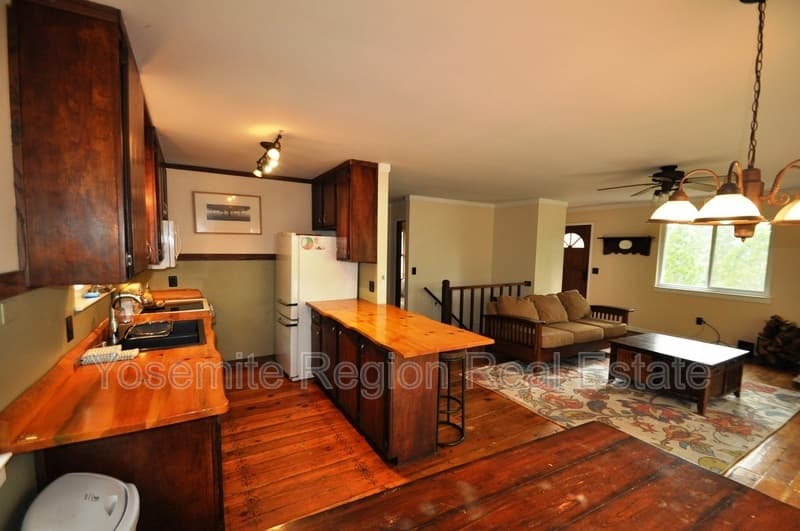 Groveland House: 20020 Bluebell Court