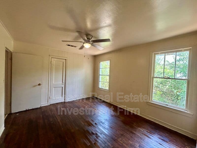 SHREVEPORT House: 2551 Claiborne Ave.